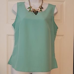 🐇SALE🐇 Green sleeveless shell by Notations.